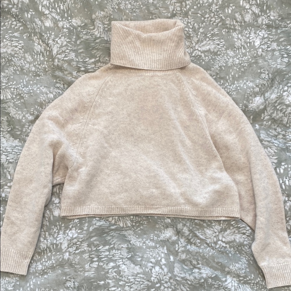 NWOT Aritzia/Wilfred Cropped Cashmere Sweater